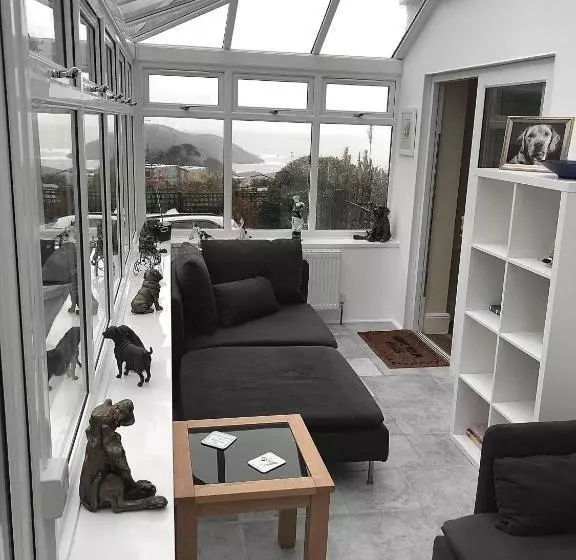 Aamiaismajoitus (B&B) Channel View Guest House