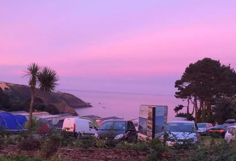 Aamiaismajoitus (B&B) Channel View Guest House