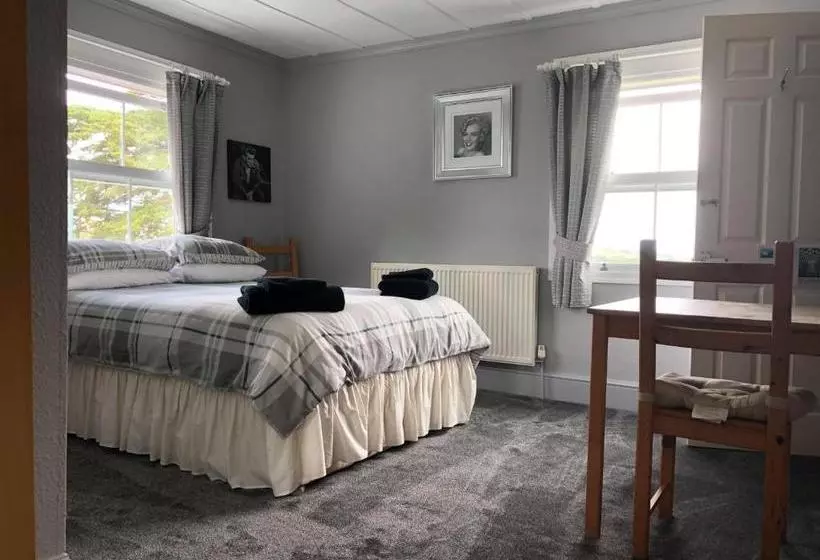 Aamiaismajoitus (B&B) Channel View Guest House