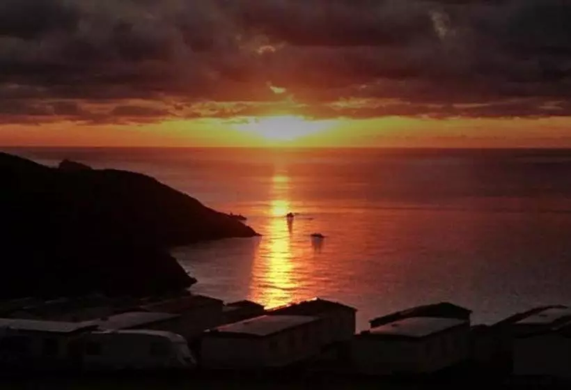 Aamiaismajoitus (B&B) Channel View Guest House