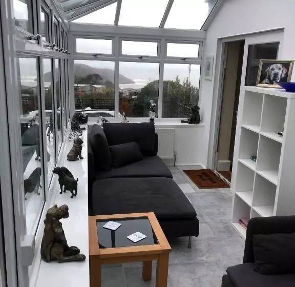 Aamiaismajoitus (B&B) Channel View Guest House