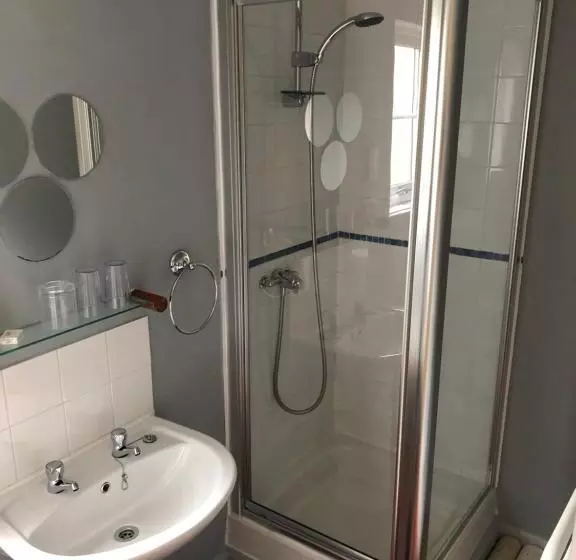 Aamiaismajoitus (B&B) Channel View Guest House