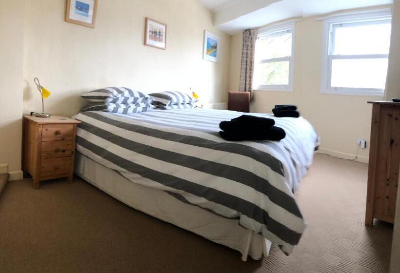 Bed and Breakfast Channel View Guest House