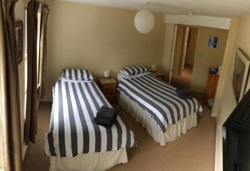 Bed and Breakfast Channel View Guest House