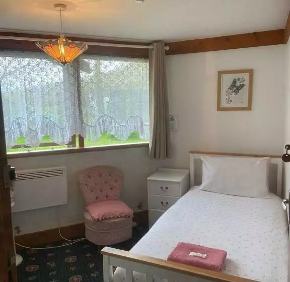 ベッドアンドブレックファースト Haven Of Trees   Hafan Y Coed