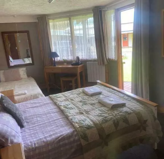 ベッドアンドブレックファースト Haven Of Trees   Hafan Y Coed