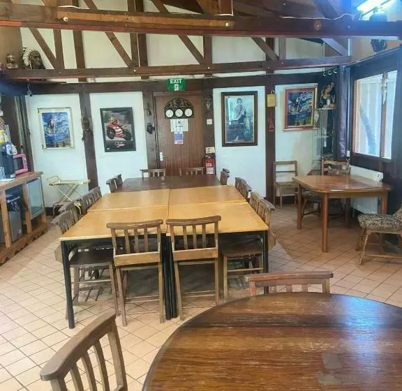 ベッドアンドブレックファースト Haven Of Trees   Hafan Y Coed