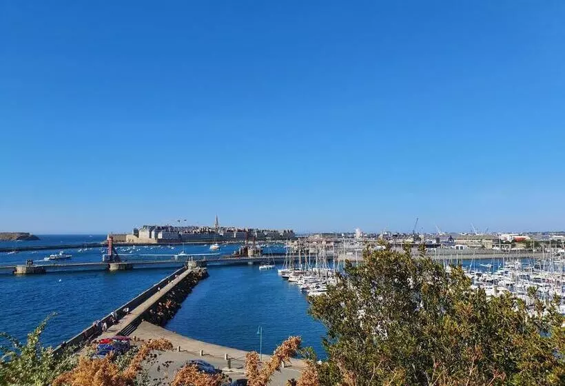 ベッドアンドブレックファースト La Bastide Du Moulin   Mont St Michel