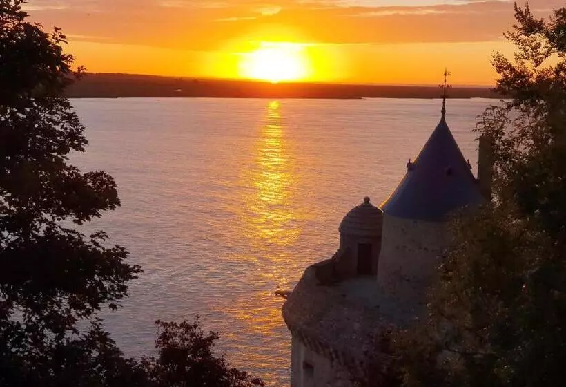 ベッドアンドブレックファースト La Bastide Du Moulin   Mont St Michel