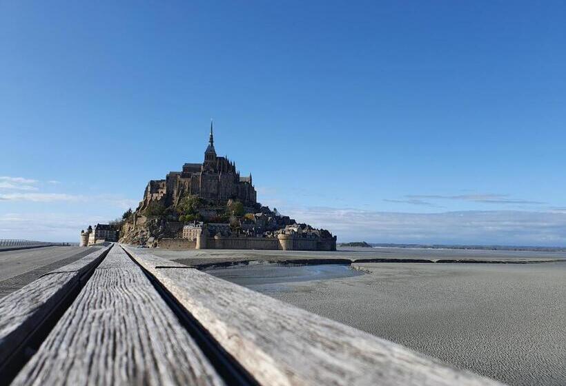 ベッドアンドブレックファースト La Bastide Du Moulin   Mont St Michel