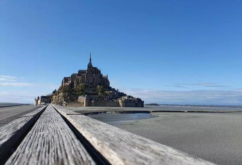 ベッドアンドブレックファースト La Bastide Du Moulin   Mont St Michel