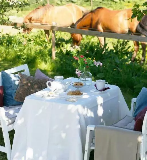 Aamiaismajoitus (B&B) årröds Boställe