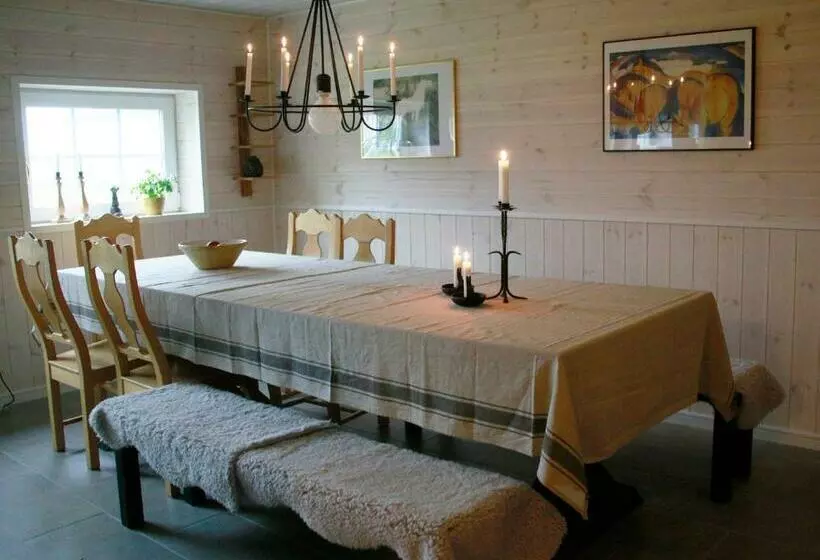 Aamiaismajoitus (B&B) årröds Boställe