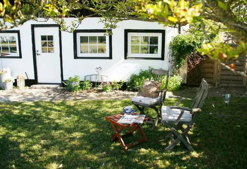 Aamiaismajoitus (B&B) årröds Boställe