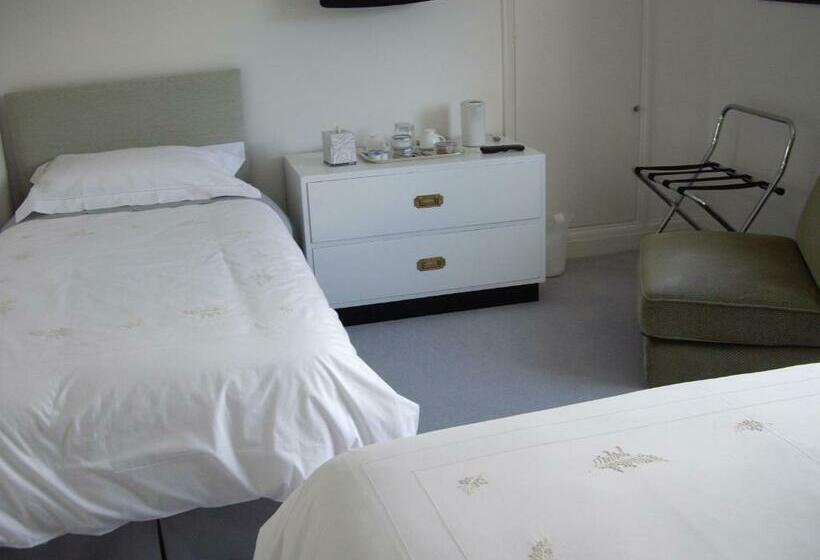 민박 The Coach House