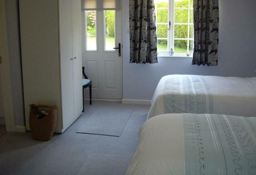 민박 The Coach House