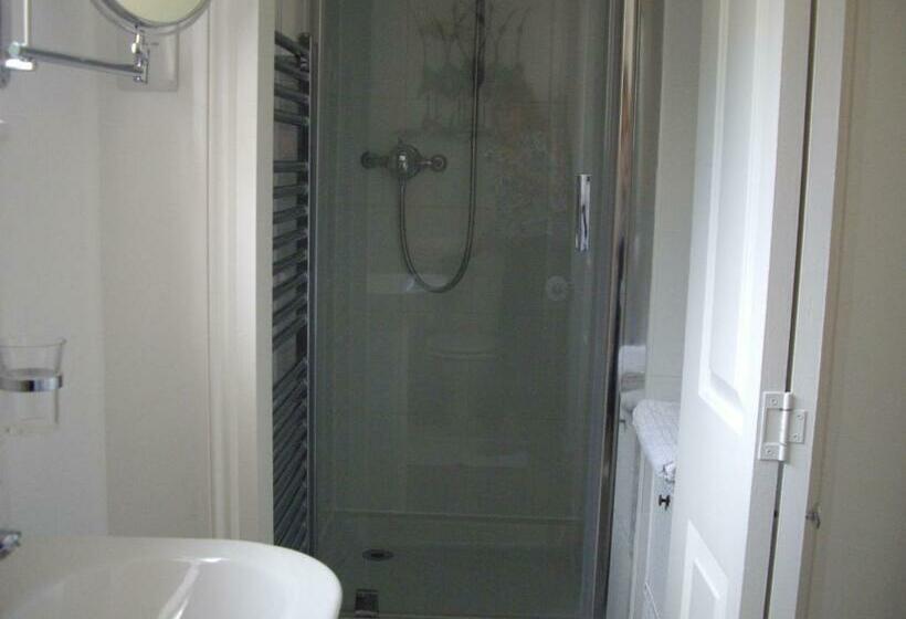 민박 The Coach House