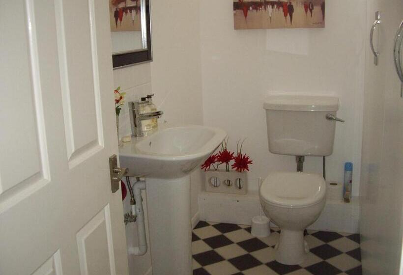 민박 The Coach House