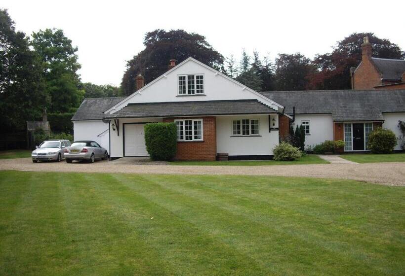 민박 The Coach House