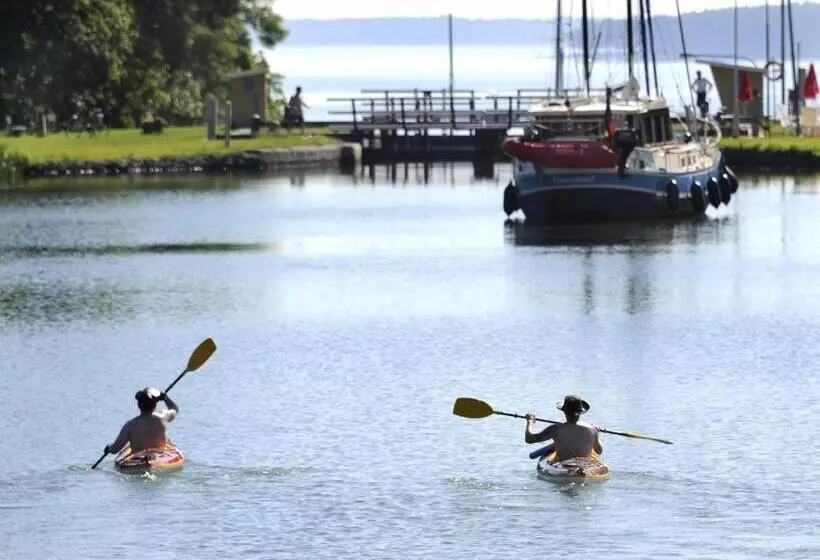 Bergs Slussar Vandrarhem & Stugor