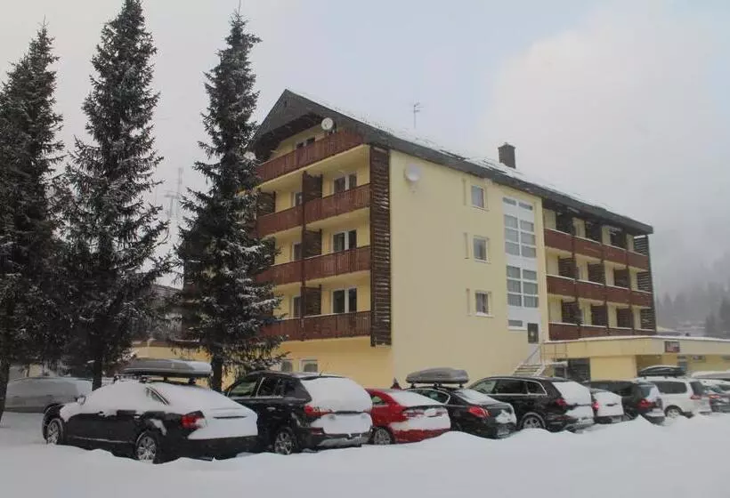 ホテル Lachtalhaus