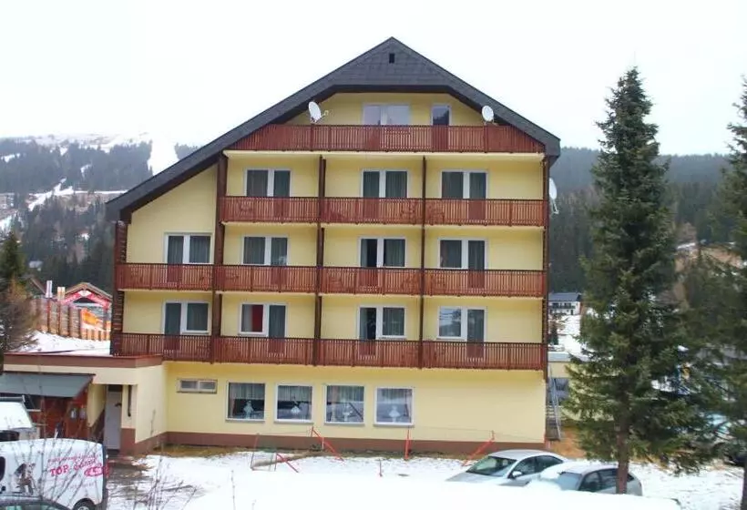 ホテル Lachtalhaus
