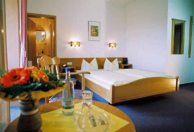 Отель Zum Schneekopf Garni