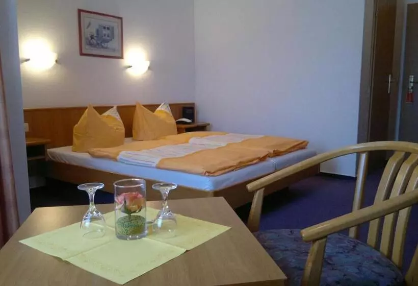 Hotelli Zum Schneekopf Garni