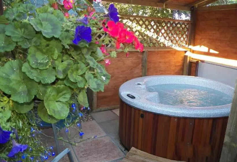 Majatalo Cypress Log Cabins Accommodation