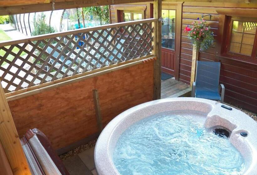 פנסיון Cypress Log Cabins Accommodation