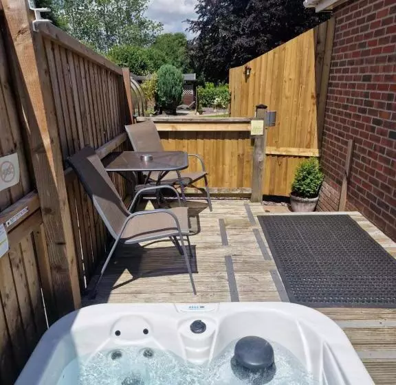 Majatalo Cypress Log Cabins Accommodation