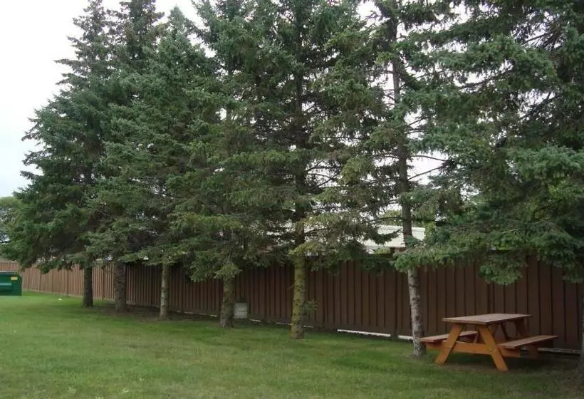 Pinconning Trail Inn Motel