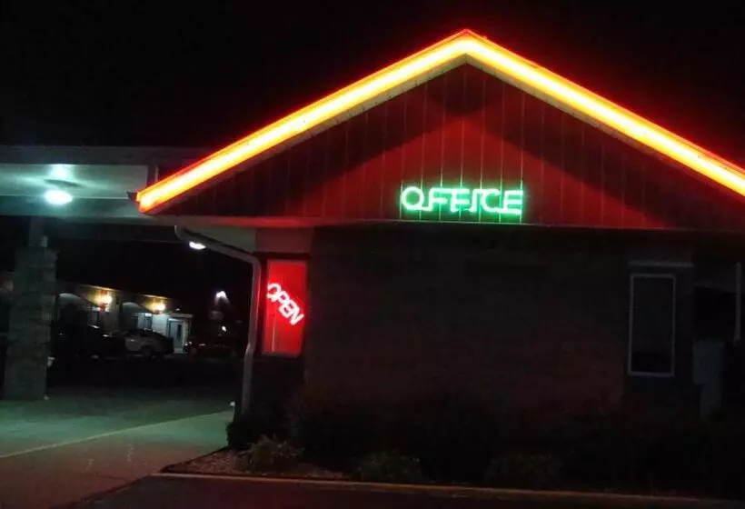 Pinconning Trail Inn Motel