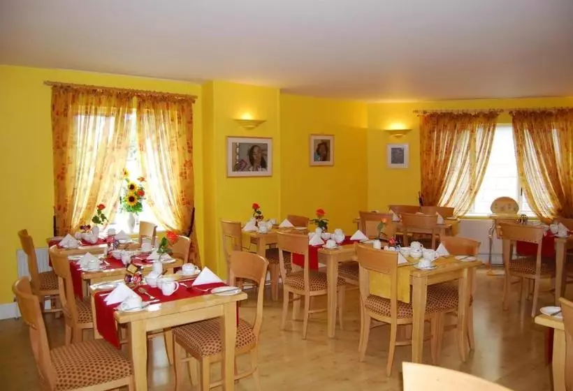 تختخواب و صبحانه Fanad House