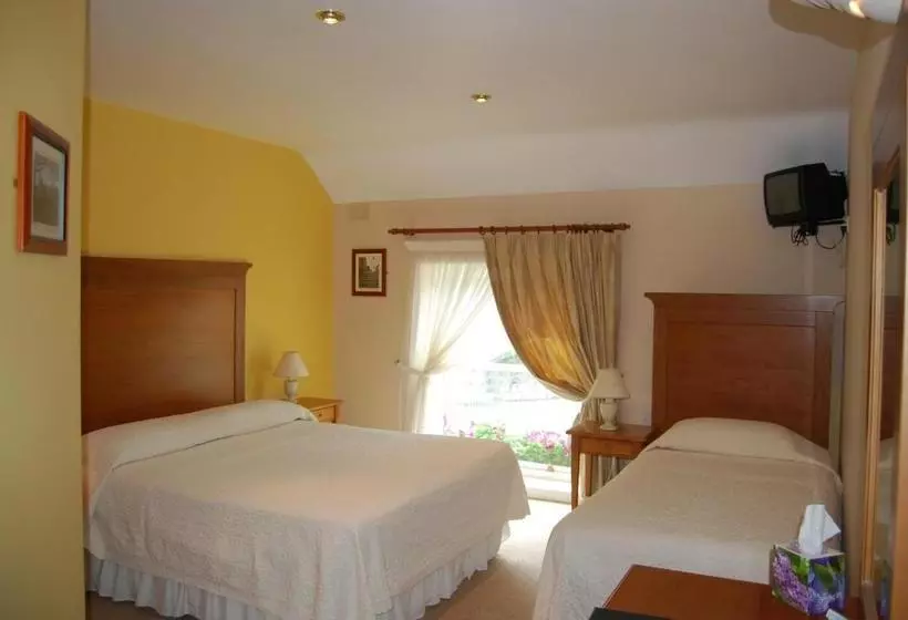 تختخواب و صبحانه Fanad House