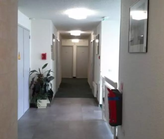 Отель Contact Hôtel Come Inn