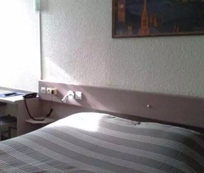 Отель Contact Hôtel Come Inn