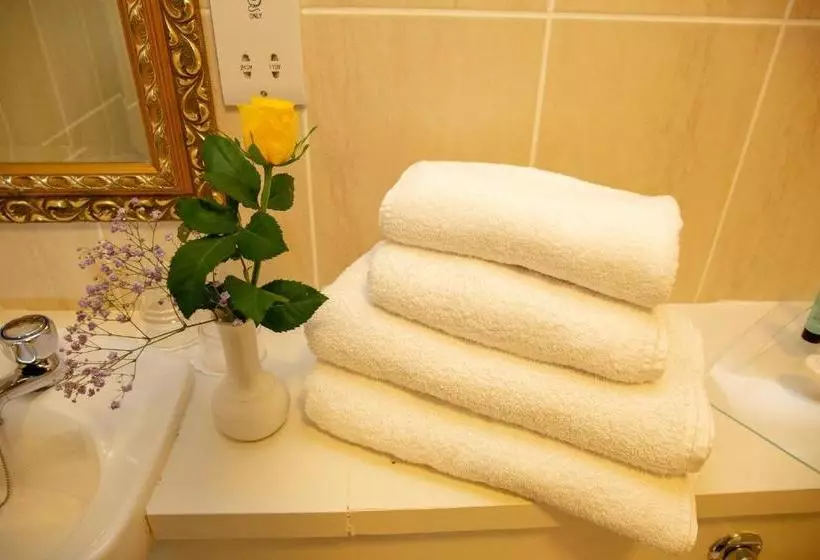 Отель Peacockes