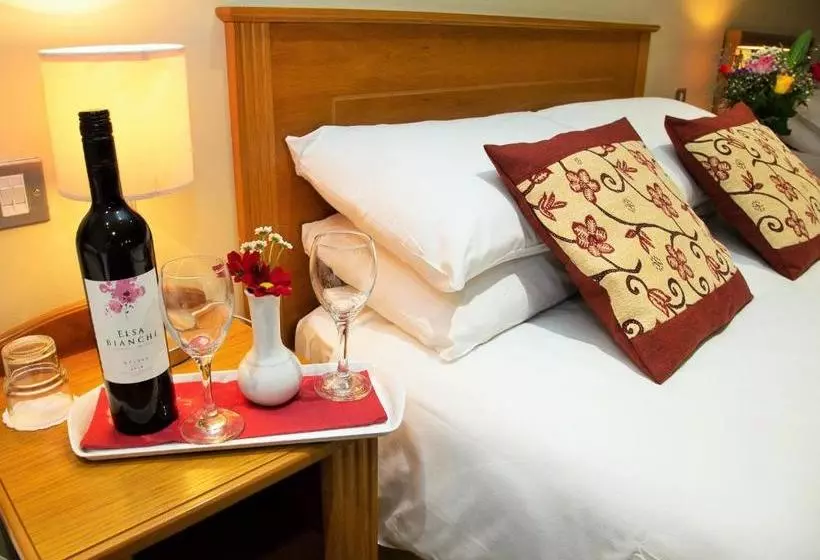 Отель Peacockes