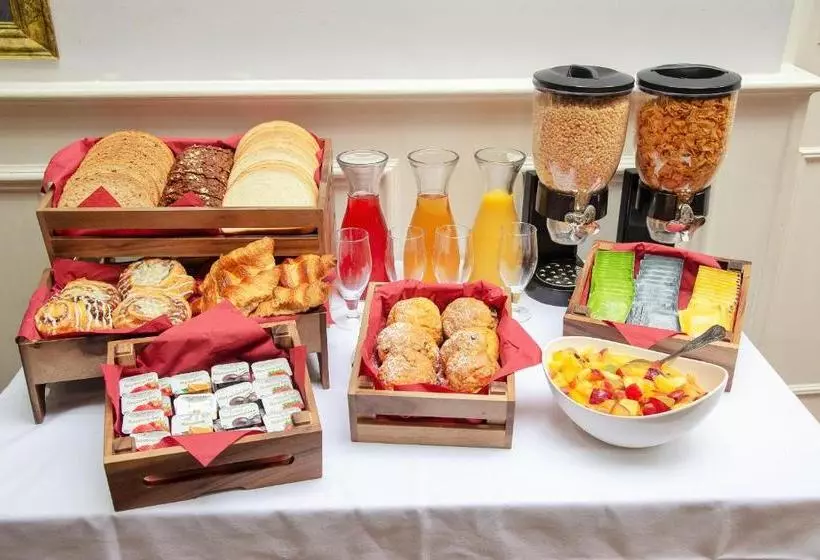 Отель Peacockes