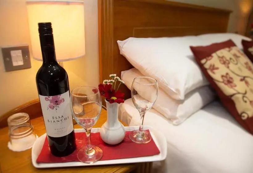 Отель Peacockes