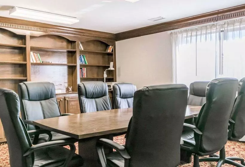 Hotel Quality Inn & Suites University Airport