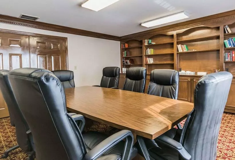 Hotel Quality Inn & Suites University Airport