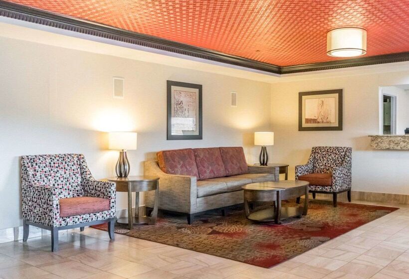 호텔 Quality Inn & Suites University Airport