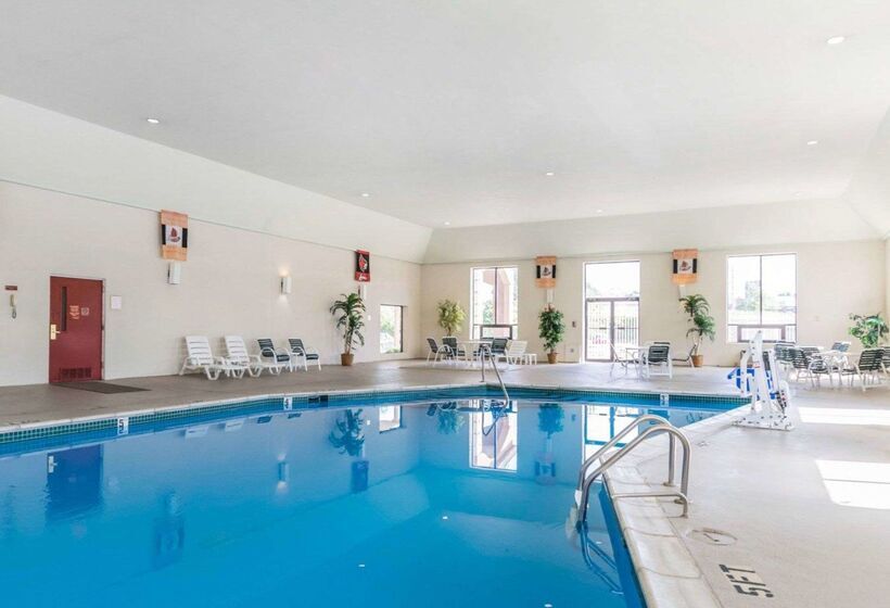 호텔 Quality Inn & Suites University Airport