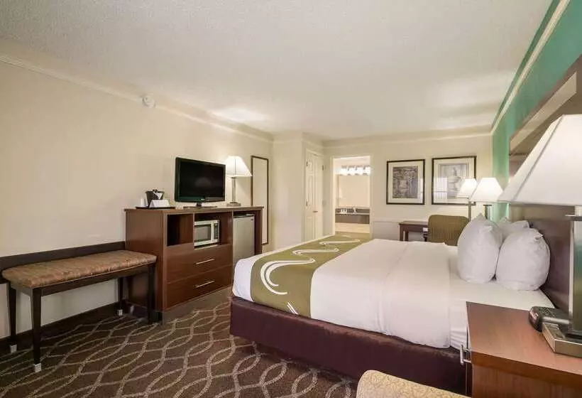 فندق Quality Inn Tulsa Central