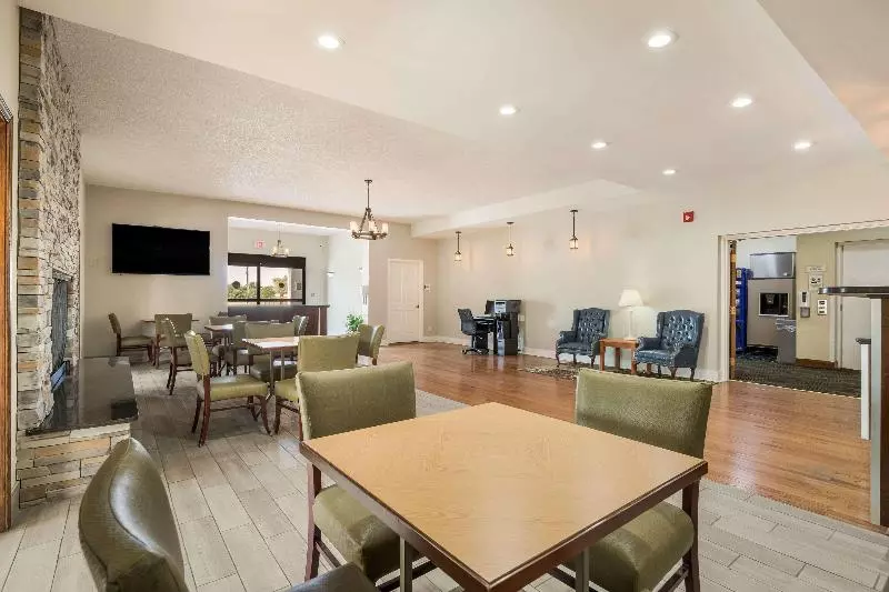 فندق Quality Inn Tulsa Central