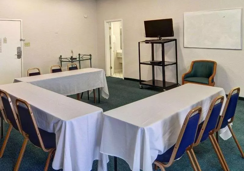 فندق Quality Inn Tulsa Central