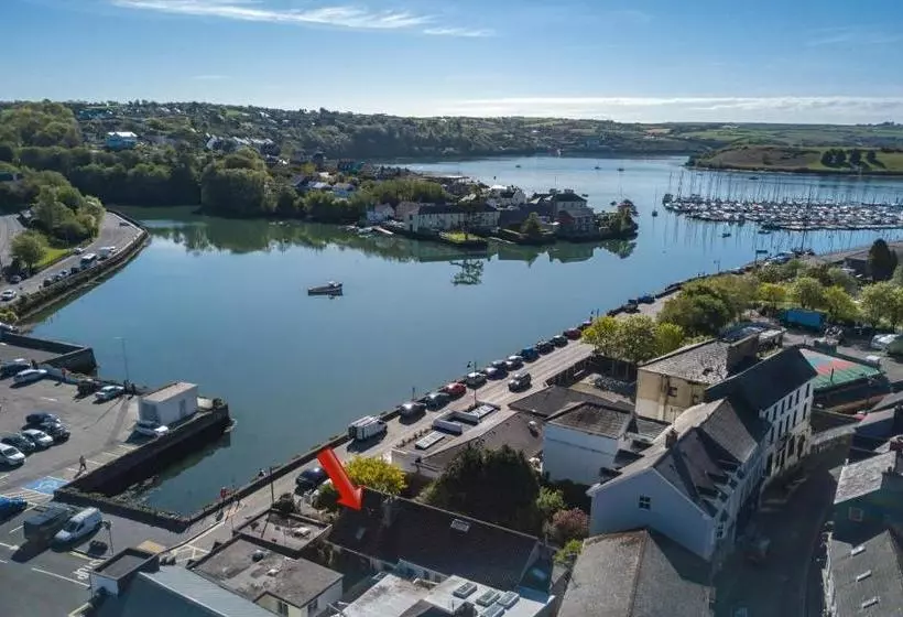 Отель Pier House