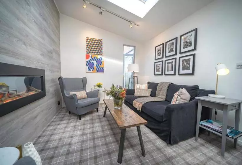 Отель Pier House